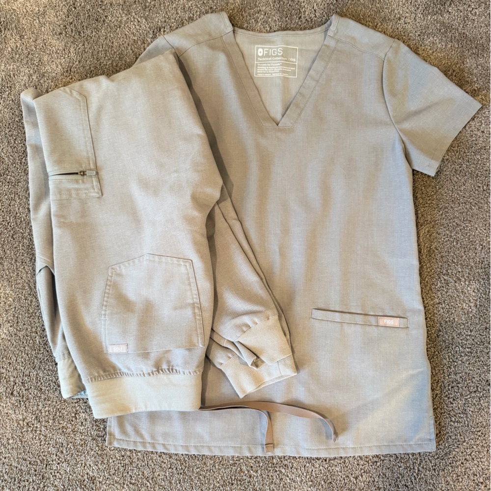 Figs Women's Light Gray Cargo Top